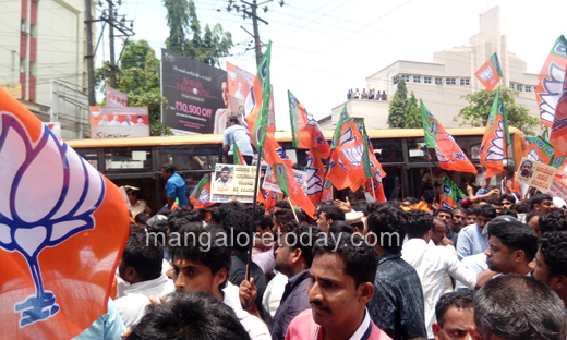 activists deta...
